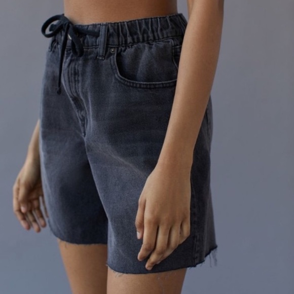 NEW BDG Pull-On Baggy Denim Short - Picture 3 of 8